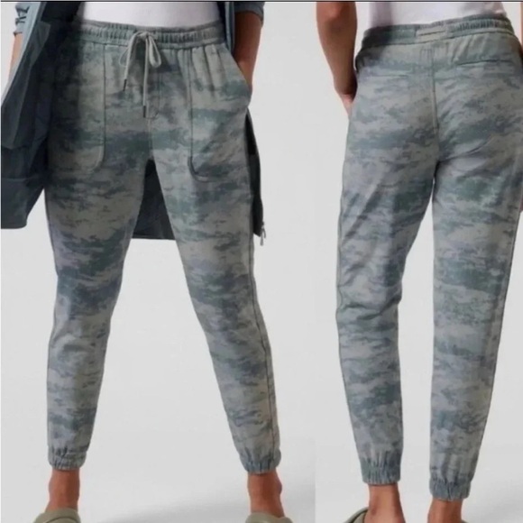 Athleta Farallon Green Camo Patterned Joggers Pants NWT Size XL - Picture 1 of 6